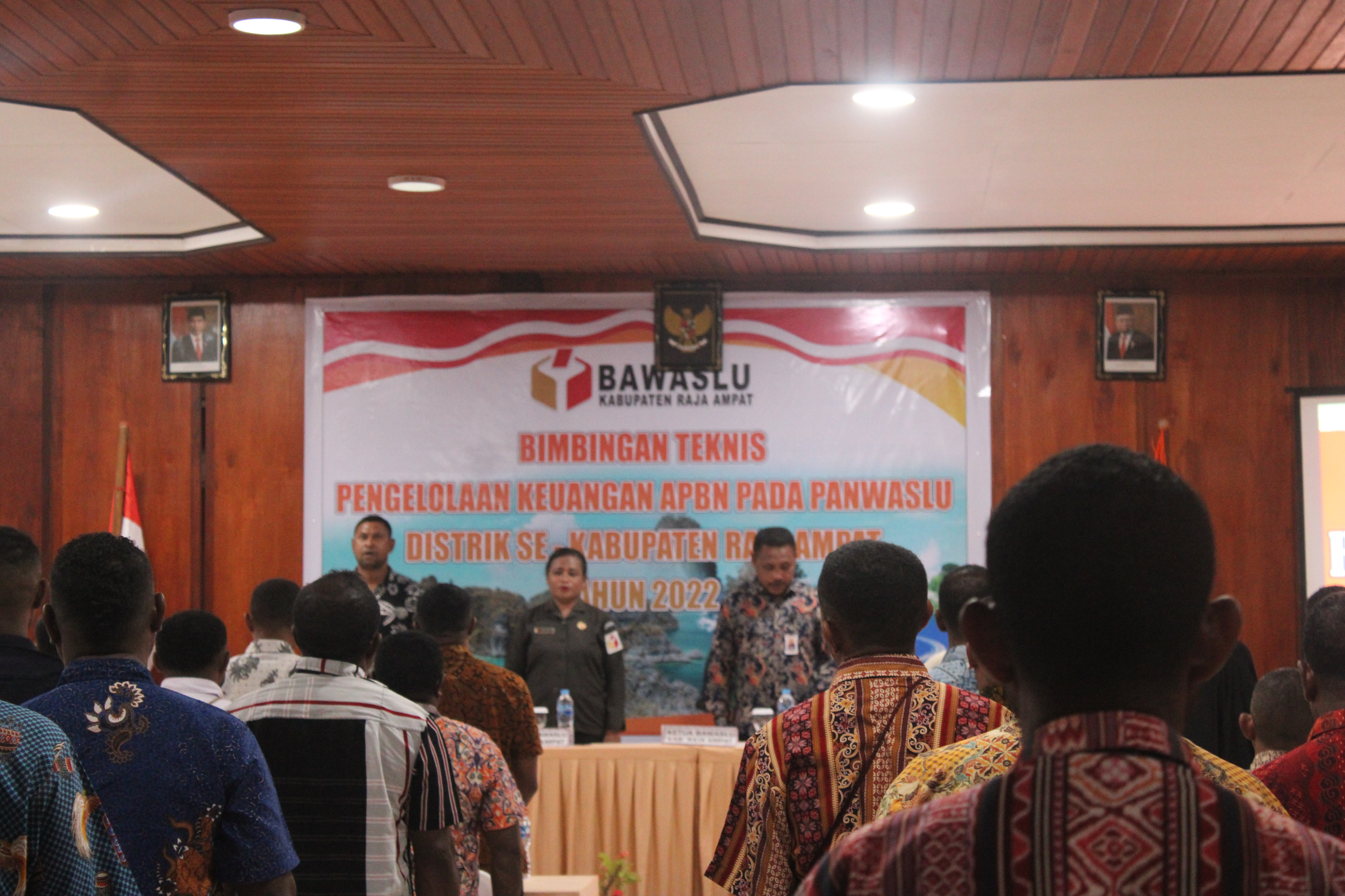 Bawaslu R4 Bimtek Pengelola Keuangan APBN Panwaslu Distrik Se-Kab.RajaAmpat