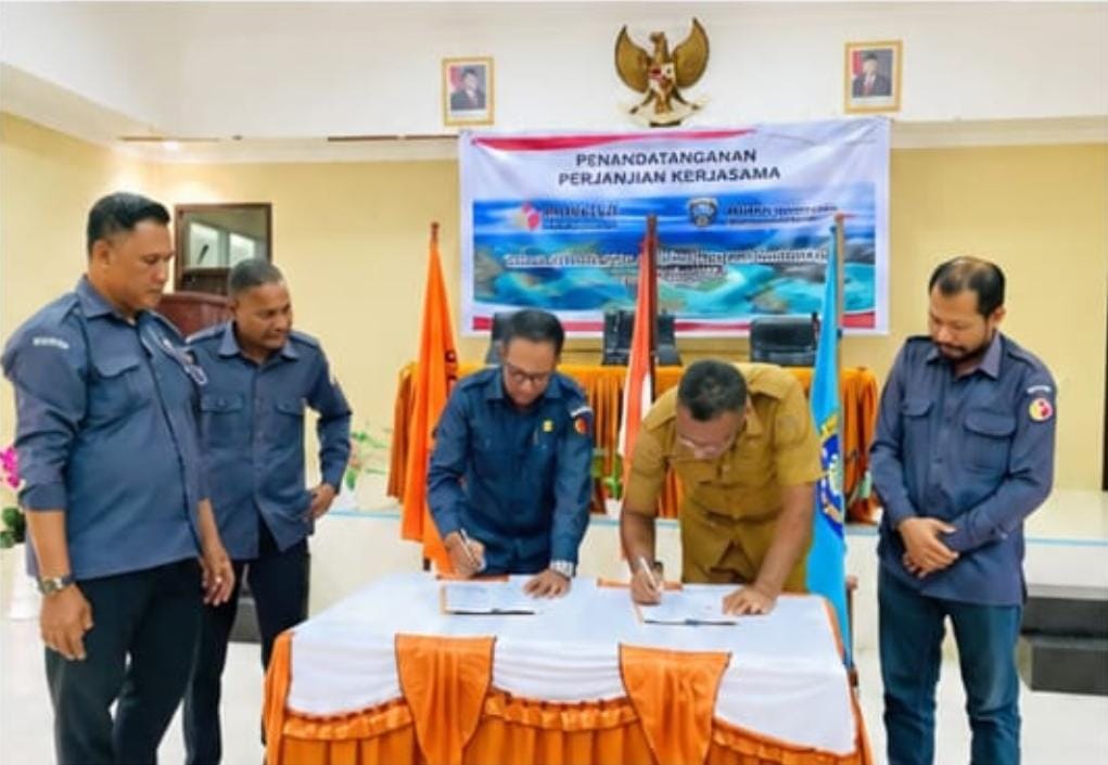 Proses Penandatanganan Perjanjian Kerja Sama Bawaslu Kabupaten Raja Ampat dengan Dinas Pendidikan dan Kebudayaan Pemerintah Kabupaten Raja Ampat, Selasa (08/09/2026).