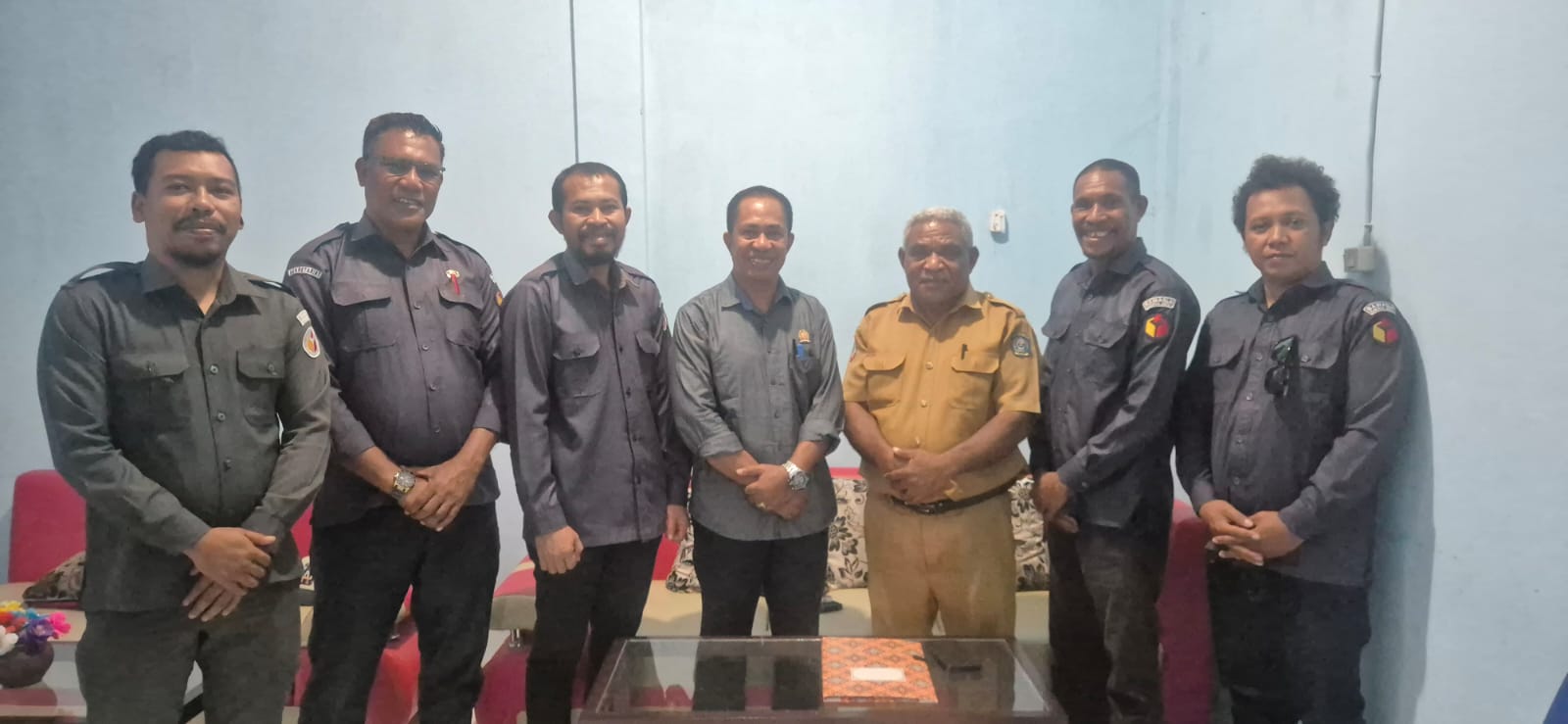 Pimpinan Bawaslu Kabupaten Raja Ampat didampingi oleh Kepala Sub Bagian (Kasubbag) melaksanakan tugas konsolidasi demokrasi dengan Kepala Dinas Komunikasi Informatika, Persandian, dan Statistik Pemerintah Kabupaten Raja Ampat, Senin (14/09/2026).
