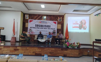 Foto Anggota Bawaslu Raja Ampat Saat Memberikan Materi Sosialisasi Netralitas ASN, TNI dan POLRI (Selasa 24 September 2024)