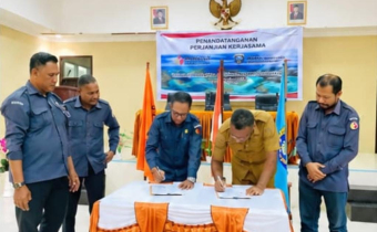 Proses Penandatanganan Perjanjian Kerja Sama Bawaslu Kabupaten Raja Ampat dengan Dinas Pendidikan dan Kebudayaan Pemerintah Kabupaten Raja Ampat, Selasa (08/09/2026).