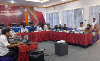 Ketua Bawaslu Kabupaten Raja Ampat beserta Koordinator Divisi Hukum, Pencegahan, Parmas, dan Humas (HP2H) dan Koordinator Divisi Penanganan Pelanggaran dan Penyelesaian Sengketa (P3S) menghadiri Rapat Koordinasi Pra-Pleno Pemutakhiran Data Pemilih Berkelanjutan (PDPB) Triwulan III Tahun 2026 di Aula Kantor KPU Kabupaten Raja Ampat, Senin (28/09/2026).