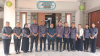 Jajaran Bawaslu Kabupaten Raja Ampat foto bersama dengan Kepala Badan Layanan Umum Daerah (BLUD) Unit Pelaksana Teknis Daerah (UPTD) Pengelolaan Kawasan Konservasi Perairan (KKP) Kepulauan Raja Ampat Dinas Kelautan dan Perikanan Pemerintah Provinsi Papua Barat Daya, Senin (19/10/2026).